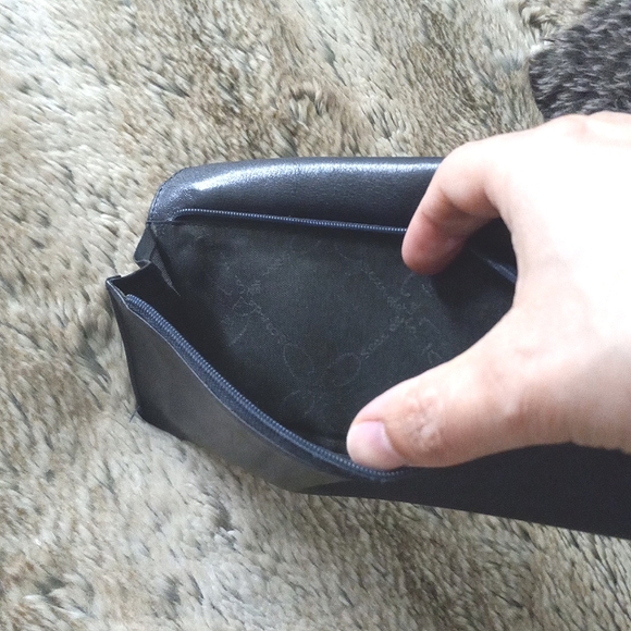 Oscar De La Renta wallet - Picture 11 of 17